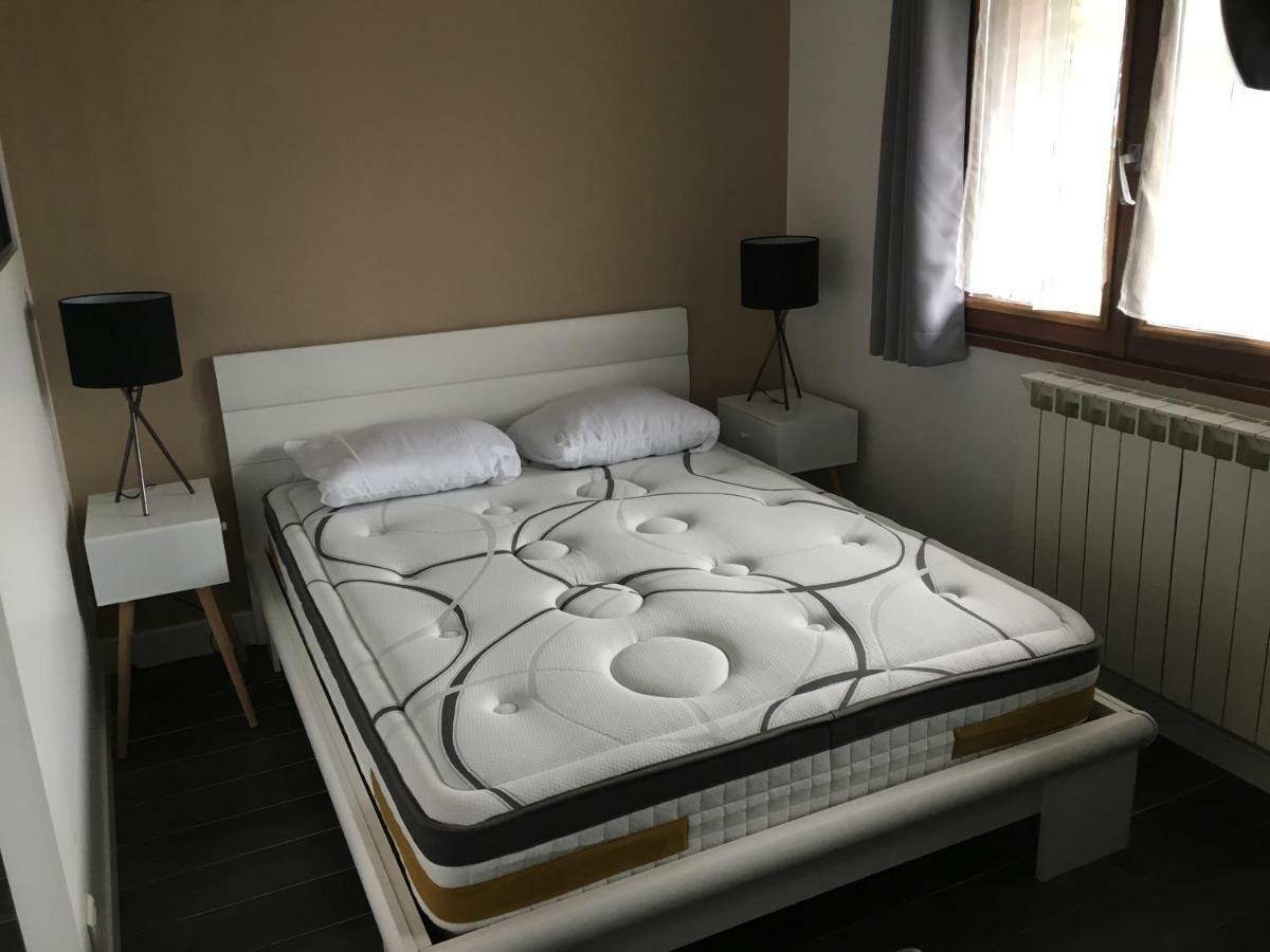 Magnifique Meuble 24M2 Avec Parking Apartment อิกซ์เลส์แบ็งส์ ภายนอก รูปภาพ